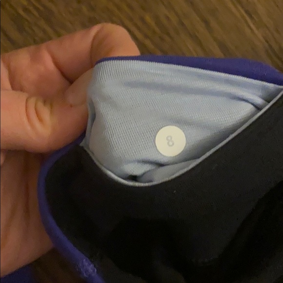 Reversible black/purple LULULEMON capris - Picture 3 of 4